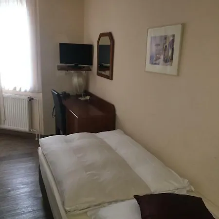 Отель Altduesseldorf Дюссельдорф